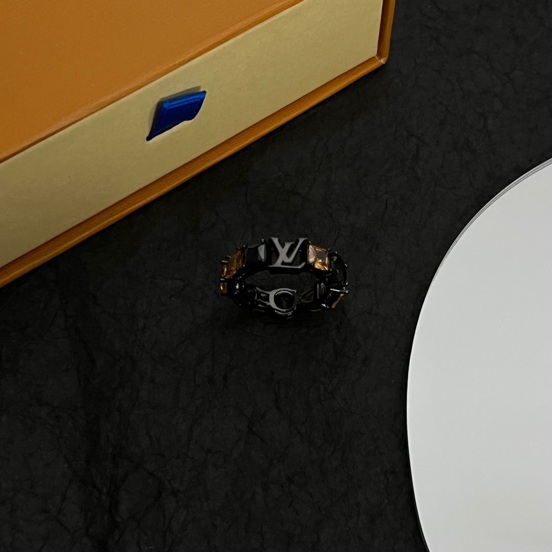 18K Louis Vuitton Light Crystals Ring