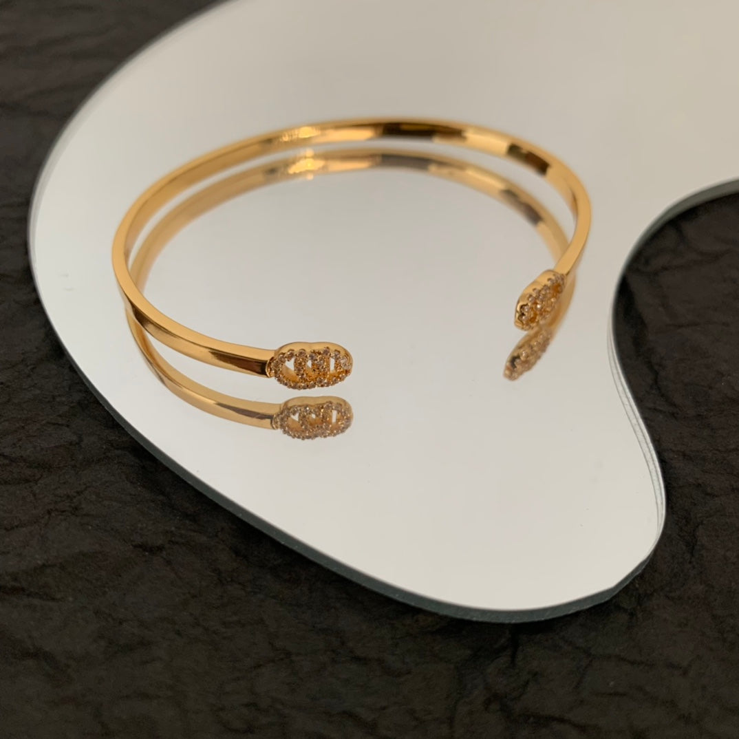 18K Double Gucci Running Diamond Cuff Bracelet